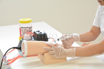 Tréninkový model ruky pro intravenózní injekce